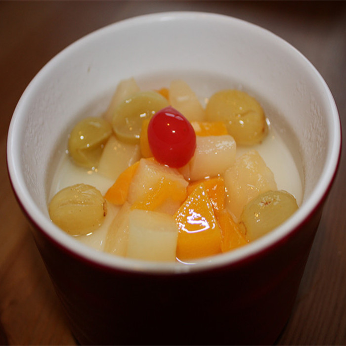 canned plastic fruit cup